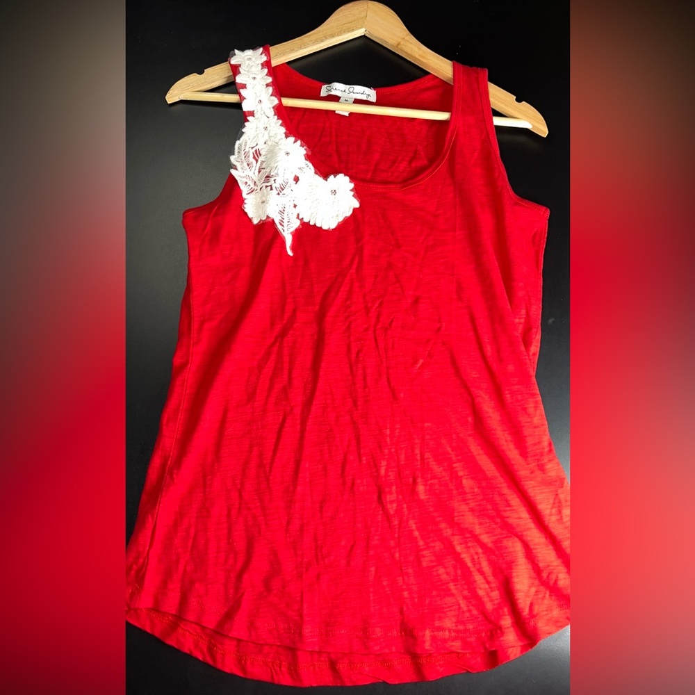 French Laundry Red Sleeveless Tank with Floral Lace Detail Size Medium l EUC